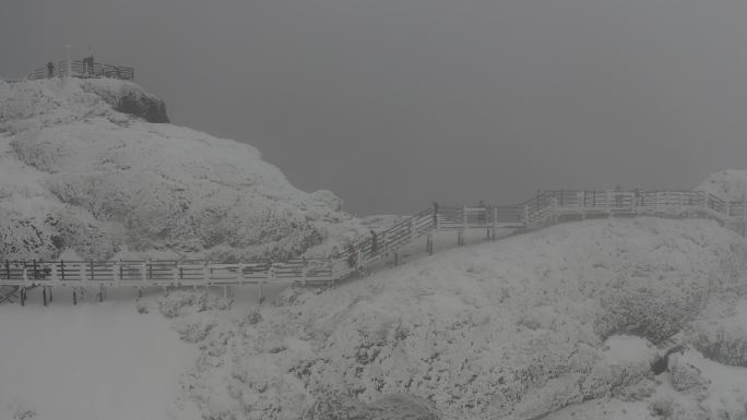 轿子雪山大雪栈道航拍