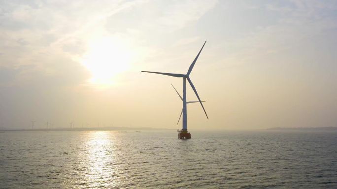 海上唯美风力发电机4K视频素材