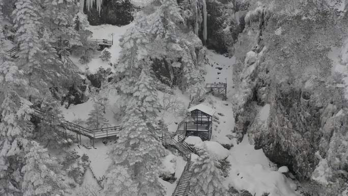 轿子雪山雪后栈道航拍