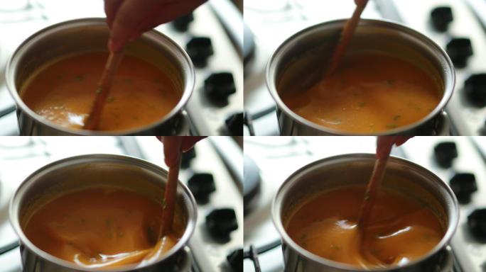 搅拌健康的橙色蔬菜汤