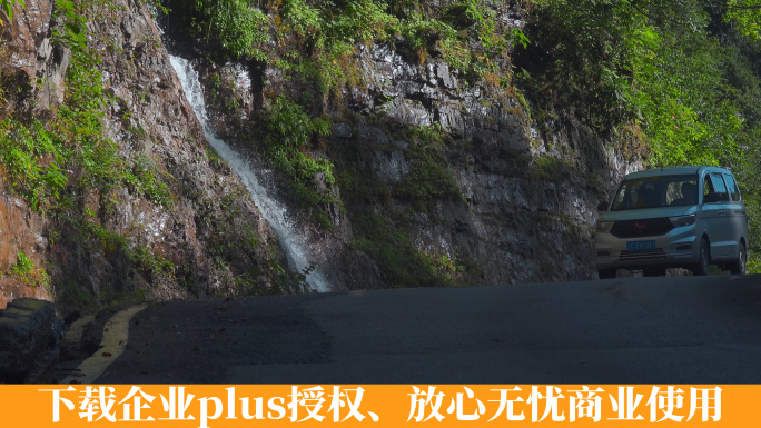 山区路边山泉水特写视频