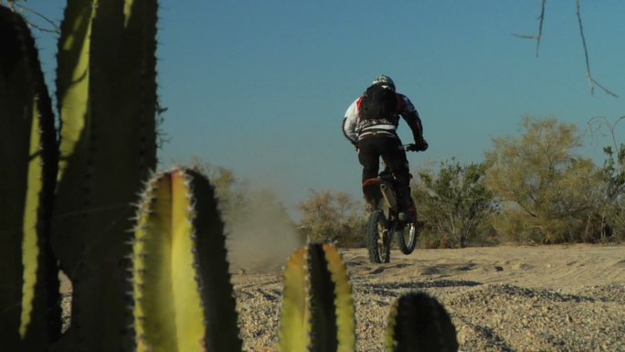 沙漠摩托车越野赛山地摩托车荒漠骑摩托户外