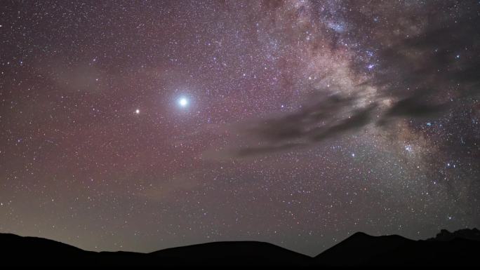 西北戈壁夏季夜晚星空银河延时素材4K原创
