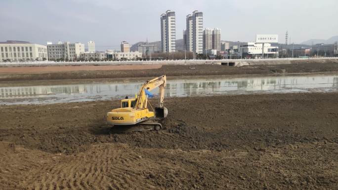 挖掘机河道疏浚现场（现场音）