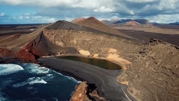 火山湖埃尔戈尔福鸟瞰图