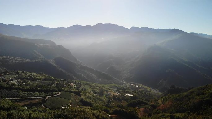 俯瞰台湾台北阿里山的山区