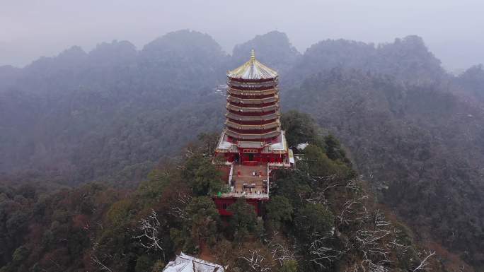 冬雪中的青城山