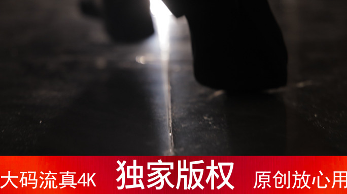 逆光奔跑的脚步_4K升格