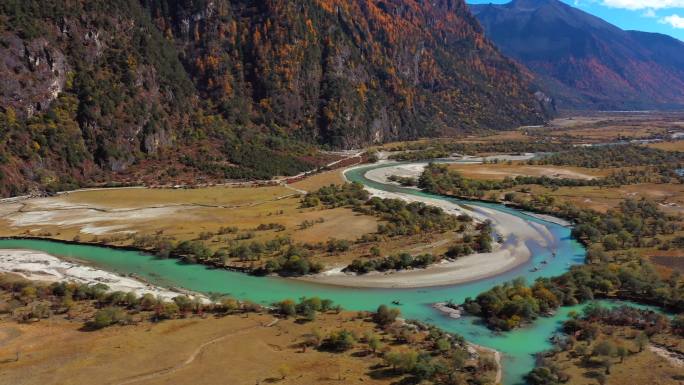 西藏林芝峡谷湿地河流
