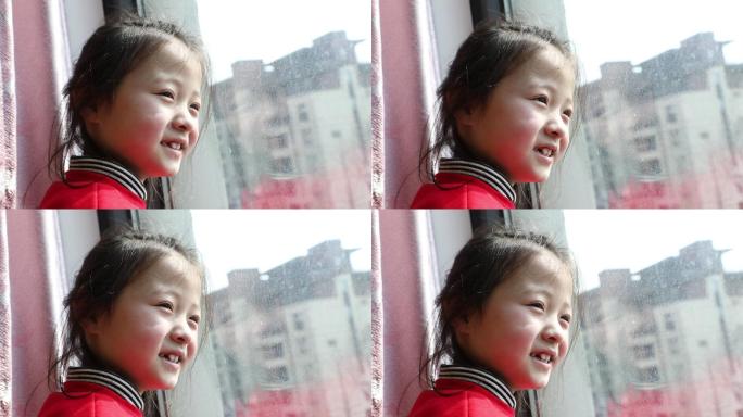 小女孩望向窗外的表情