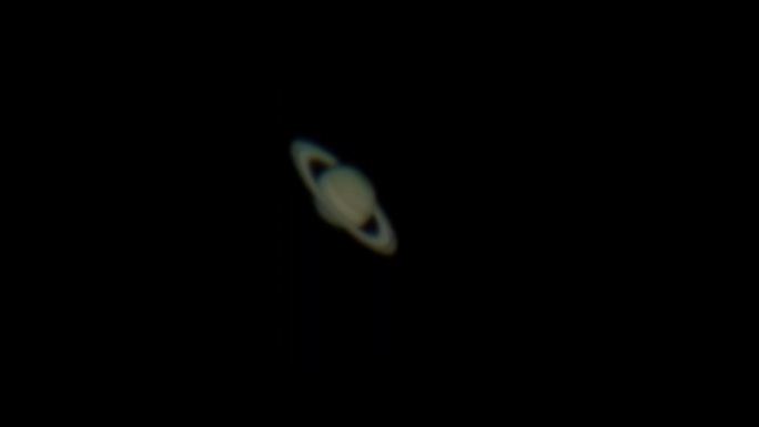 天文望远镜实拍土星