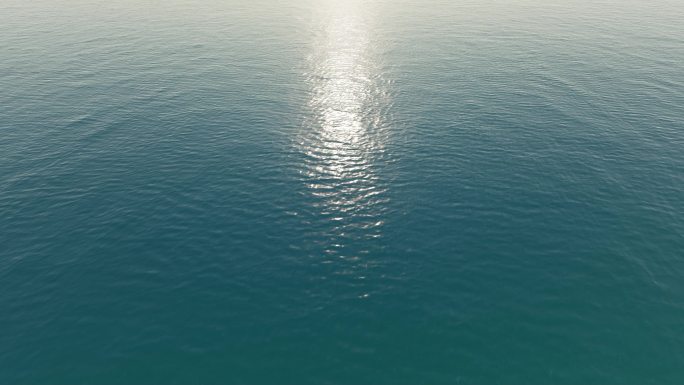 平静海水水面