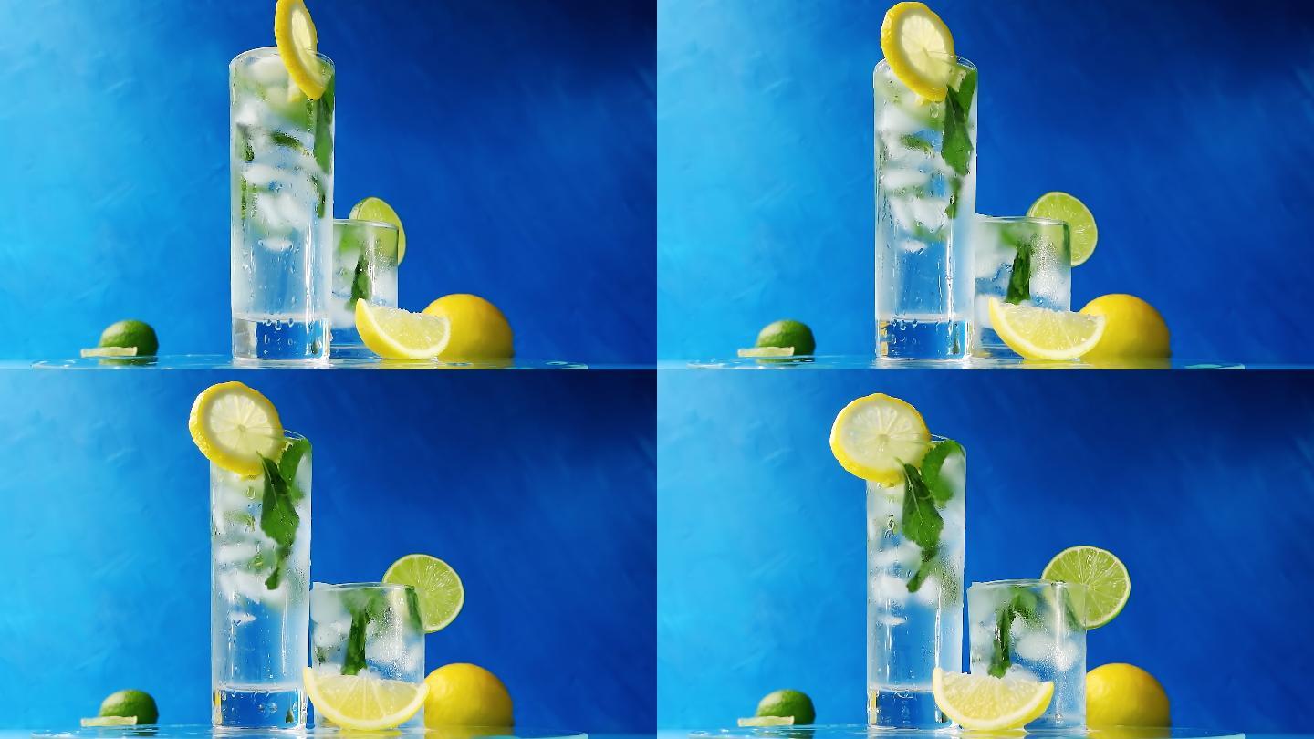 柠檬水加冰块在蓝色背景上旋转