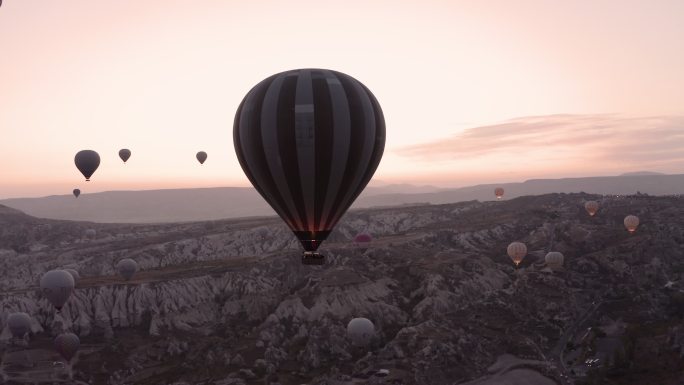 热气球热气球飞行山脉夕阳日出日落