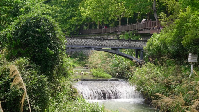 天台著名景点国清风景区国清寺河流人行天桥