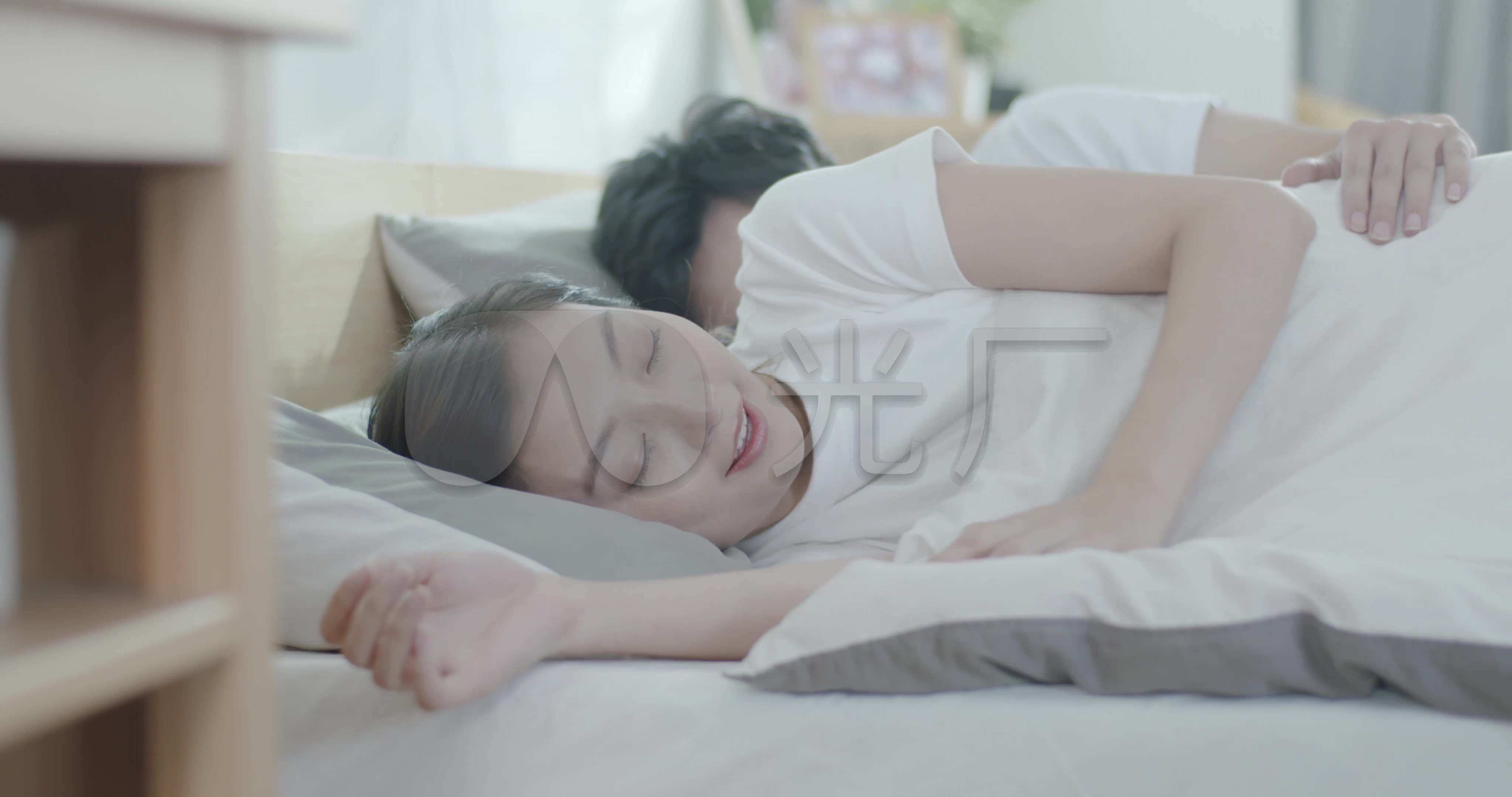 情侶夫妻背對背睡覺圖片素材-JPG圖片尺寸6000 × 4000px-高清圖案500609972-zh.lovepik.com
