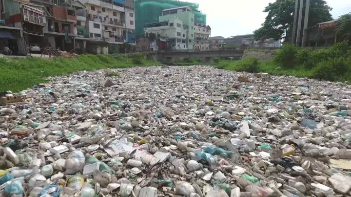 柬埔寨高浓度垃圾河