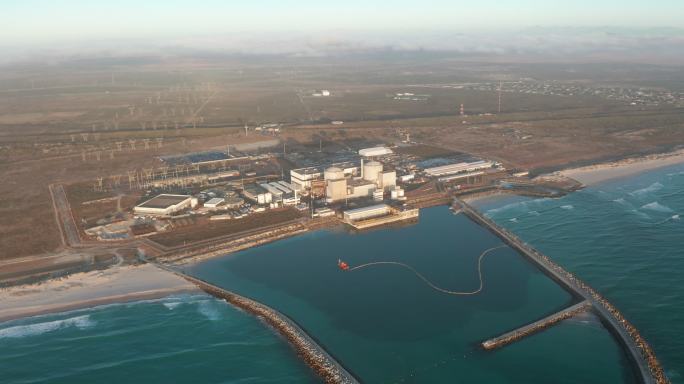 南非开普敦海岸线的一座核电站