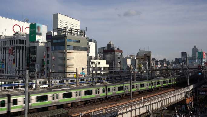 电气化铁路列车鸟瞰图