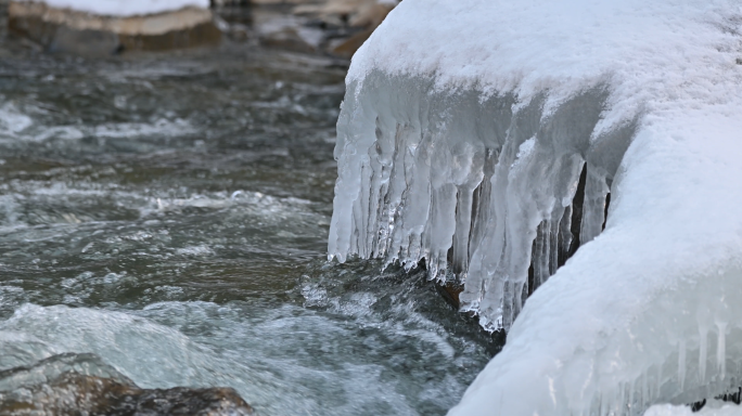 小溪河水冰雪消融四季变化冬去春来