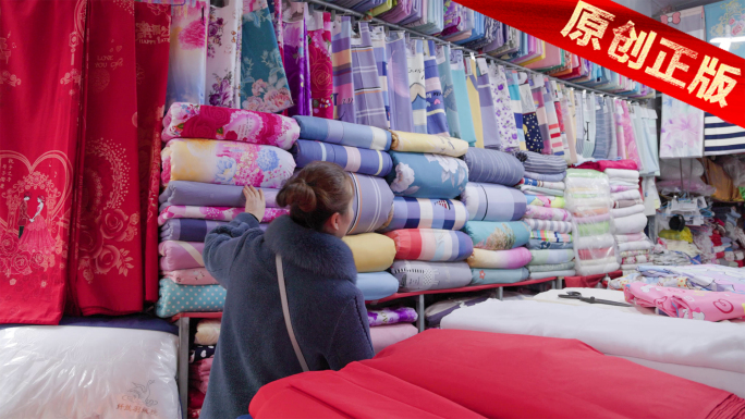 一家人冬季过节逛街买毯子蚕丝被 4k实拍