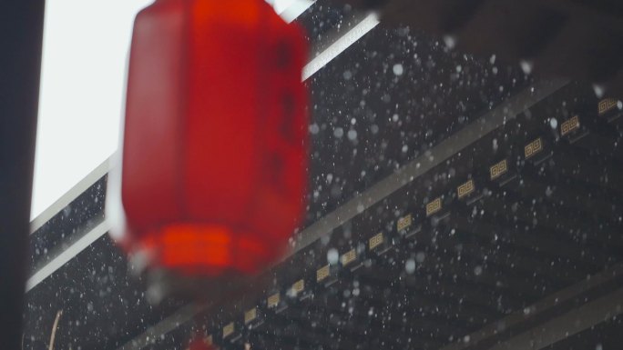 下雪天的大红灯笼
