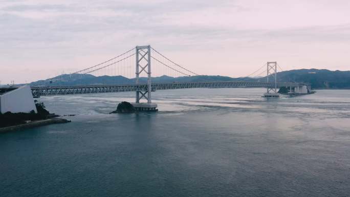 4k航拍日本长鸣大桥世界上最大的海上漩涡