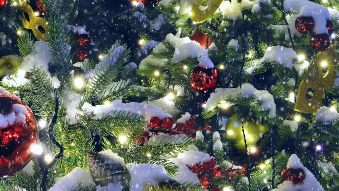 圣诞树上装饰着玩具和花环