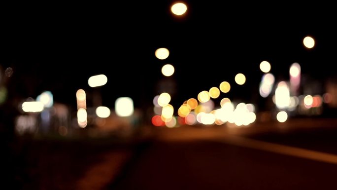 城市夜景中的灯光街头街景夜晚交通车流