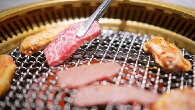 日式料理碳烤味美多汁和牛排