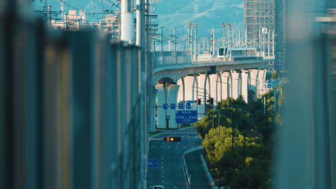 地铁 轻轨 进站  列车 站台