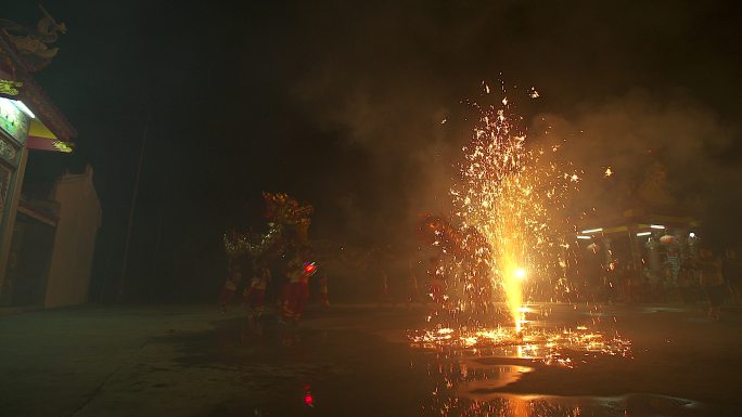 舞龙表演舞龙烟花新年过年节日传统习俗风俗