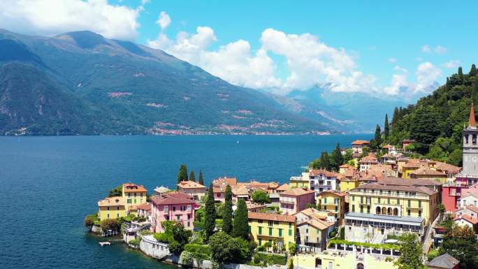 意大利科莫湖畔的村庄。