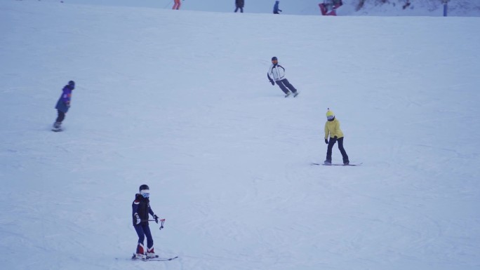 滑雪爱好慢镜头