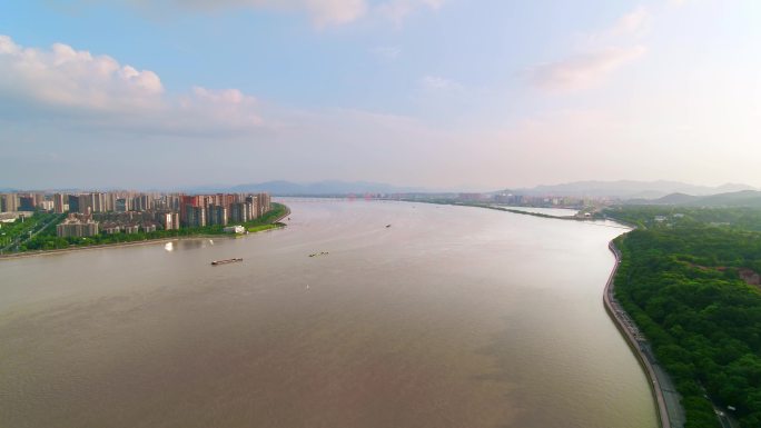 航拍杭州六和塔周边钱塘江自然景观