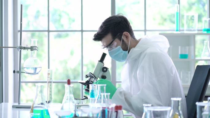 实验室的科学家泰国抗病毒药物卫生学