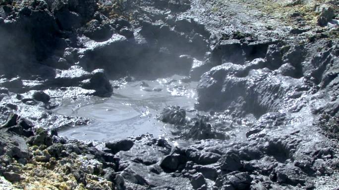 火山口岩浆。