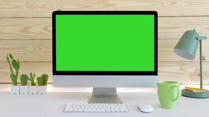 带有绿色屏幕的台式电脑。