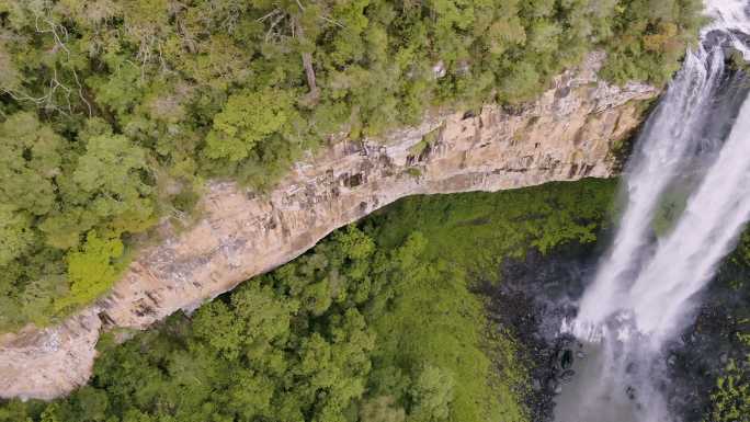 巴西里约热内卢卡内拉的卡拉科尔瀑布