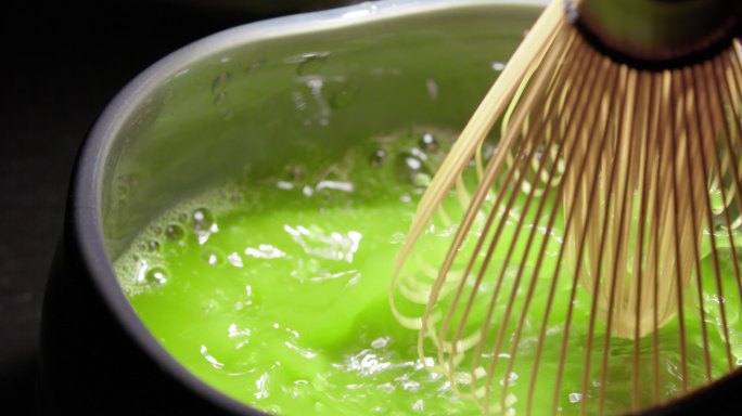 用传统设备制作有机绿茶粉