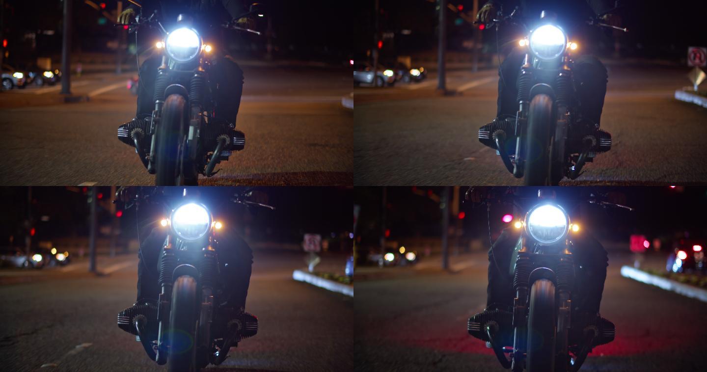 晚间摩托车骑行照明多车道公路