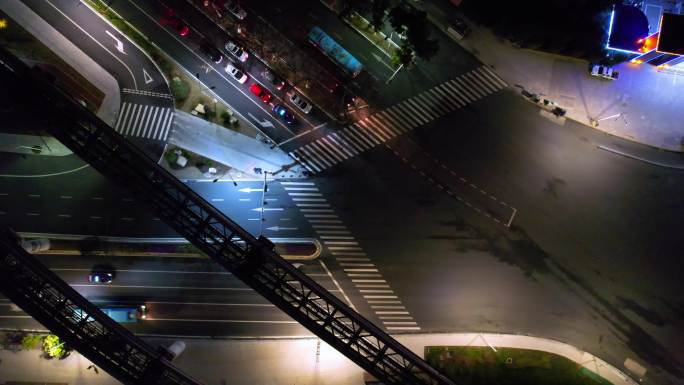 4K航拍 俯瞰城市路口轻轨地铁线夜景