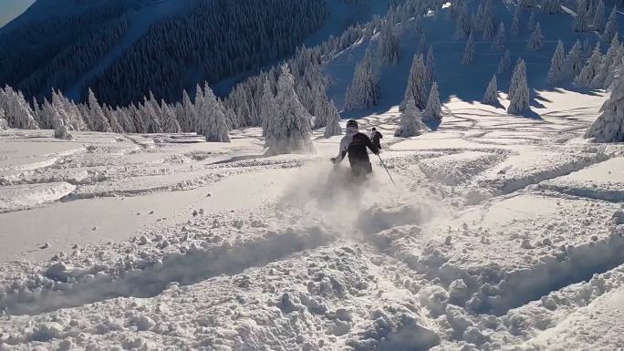 高山滑雪下坡滑雪户外追逐陡坡