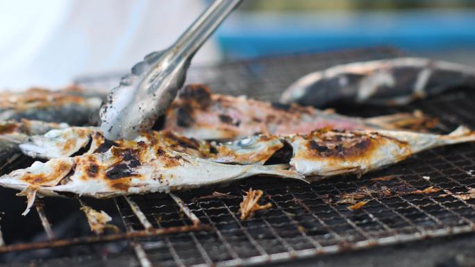 美味的鲜鱼炭烤美食碳烤小鱼烤鱼