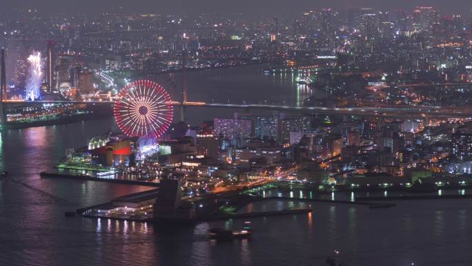 美丽的大阪湾在夜晚与美丽的乐趣公园