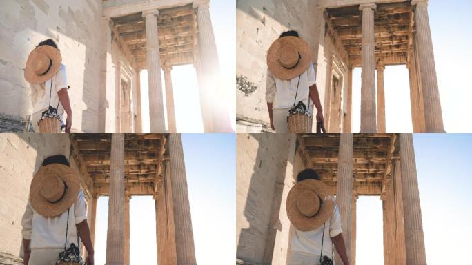 年轻女子参观希腊雅典卫城帕台农神庙