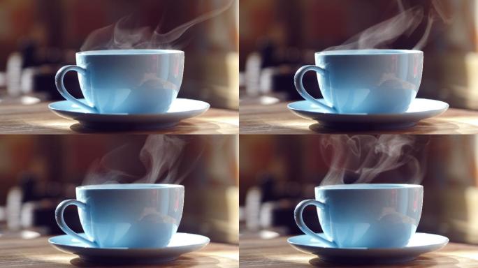 桌上有蒸汽的热咖啡
