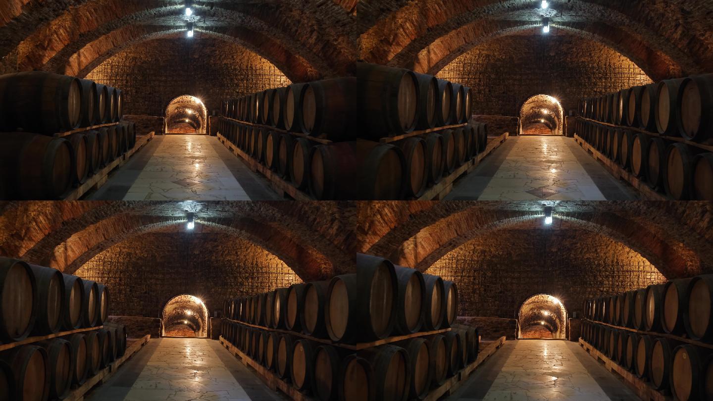 酒窖里装着葡萄酒的旧木桶