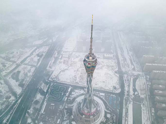 郑州地标中原福塔无人机航拍雪景