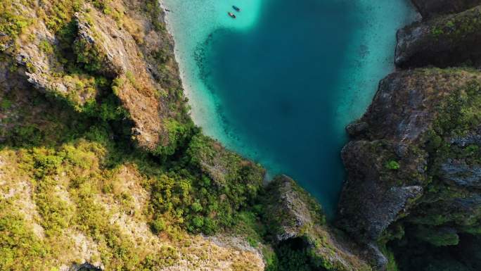 山谷风景爱心湖水美丽爱情